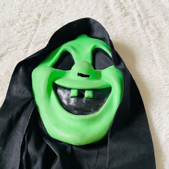 Vintage Fun World Green Sarah Spook Scream Ghost Halloween Mask Easter Unlimited - Picture 3 of 6